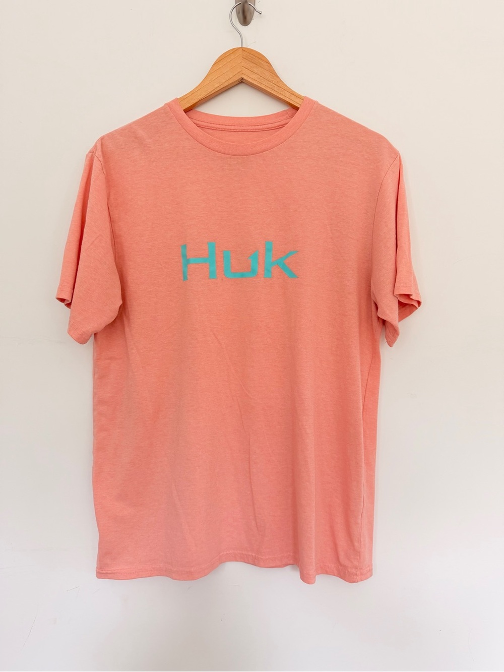 HUK Logo Performance T Shirt Basic Bright Coral and Blue Women’s Sz Medium